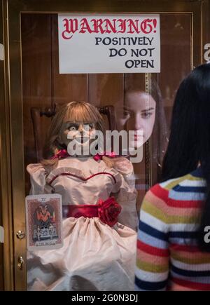 USA. Annabelle in the ©Warner Bros new movie: Annabelle Comes Home (2019).  Plot: Paranormal investigators Ed and Lorraine Warren keep a possessed doll  locked up in an artifacts room in their house.