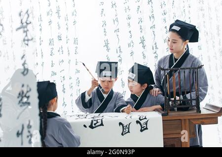 The teacher taught the pupils to learn calligraphy Stock Photo