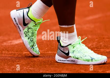 Paris, France. 02nd June, 2021. Tennis: Grand Slam/WTA Tour - French Open, Singles, Women, 2nd Round, Williams (USA) - Buzarnescu (Romania). Serena Serena Williams wears shoes designed for her. The design is said to be a tribute to the Roland Garros stadium as well as to her daughter Olympia Ohanian. Credit: Frank Molter/dpa/Alamy Live News Stock Photo