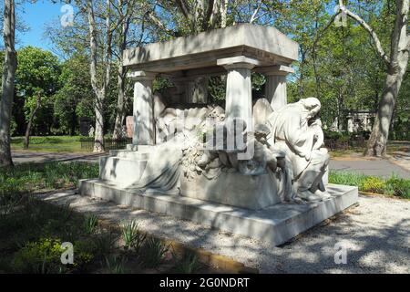 Tomb of Lujza Blaha (actress, 'the nightingale of the nation'), Kerepesi Cemetery (Fiume Road National Graveyard), 8th District, Budapest, Hungary Stock Photo