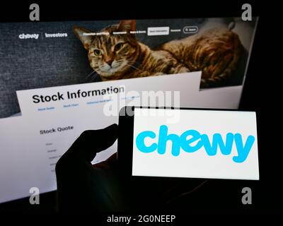 chewy retail
