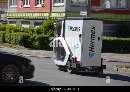 Hermes e-cargo bike in Berlin, Germany - 31st May 2021. Stock Photo