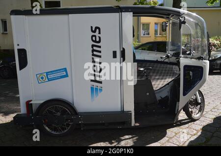 Hermes e-cargo bike in Berlin, Germany - 31st May 2021. Stock Photo