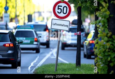 Munich, Germany. 01st June, 2021. Numerous cars drive across the Mittlerer Ring during rush hour. A sign indicates the maximum speed limit of 50 km/h, which is supposed to help keep the air clean. The EU Commission has sued Germany because the annual and hourly limit values for nitrogen dioxide have been exceeded in numerous areas since 2010. Germany thus systematically violates the EU Air Quality Directive and has done too little to keep this violation to a minimum. (to dpa 'ECJ ruling on exceeding nitrogen dioxide limits in Germany') Credit: Sven Hoppe/dpa/Alamy Live News Stock Photo