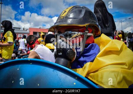 Pasto, Narino, Colombia. 2nd June, 2021. Member of the called ''first line'' prepares to confront riot polce members in the context of the national strike in Pasto, Narino on June 2, 2021 during an anti-government protest against president Ivan Duque's tax and health reforms and unrest and violance caused in police abuse of power cases that leave at leas 70 dead since the protests errupted back on april 28. Credit: Camilo Erasso/LongVisual/ZUMA Wire/Alamy Live News Stock Photo