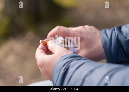 cigarette pick up Wild crows collect butts in Sweden for food rewards cigarette pick up line 144+