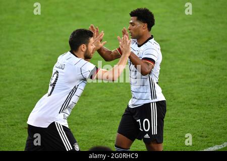 Innsbruck/Tivoli Stadium. Germany, 02/06/2021, from right: Serge GNABRY (GER), Kevin VOLLAND (GER), substitution. Action. Soccer Laenderspiel, friendly game, Germany (GER) - Daenemark (DEN) 1-1 on 02.06.2021 in Innsbruck/Tivoli Stadium. Stock Photo