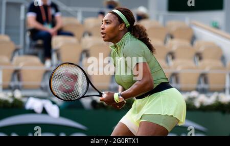 Paris, France. 02nd June, 2021. Serena Williams of the United States during the second round at the Roland-Garros 2021, Grand Slam tennis tournament on June 2, 2021 at Roland-Garros stadium in Paris, France - Photo Rob Prange/Spain DPPI/DPPI/LiveMedia Credit: Independent Photo Agency/Alamy Live News Stock Photo