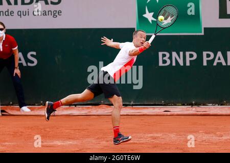 Paris, France. 03rd June, 2021. Tennis: Grand Slam/ATP Tour - French Open, men's singles, 2nd round, Kohlschreiber (Germany) - Karazew (Russia). Philipp Kohlschreiber is in action. Credit: Frank Molter/dpa/Alamy Live News Stock Photo