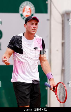 Paris, France. 03rd June, 2021. Tennis: Grand Slam/ATP Tour - French Open, men's singles, 2nd round, Fritz (USA) - Koepfer (Germany). Dominik Koepfer gestures. Credit: Frank Molter/dpa/Alamy Live News Stock Photo