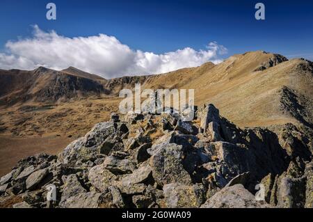 Engorgs Cirque seen from Pic d'Engorgs summit in autumn (Cerdanya, Catalonia, Spain, Pyrenees) Stock Photo