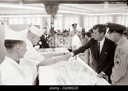 ST-330-14-63                             25 June 1963  Trip to Europe: Germany, Hanau: President Kennedy has lunch with U.S. enlisted troops and their officers at Fliegerhorst Kaserne, 12:15PM  Please credit 'Cecil Stoughton. White House Photographs. John F. Kennedy Presidential Library and Museum, Boston' Stock Photo