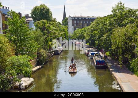 London, UK. 03rd June, 2021. People enjoy the sunshine on a boat on Regent's Canal in Primrose Hill as the heatwave continues in London. (Photo by Vuk Valcic/SOPA Images/Sipa USA) Credit: Sipa USA/Alamy Live News Stock Photo