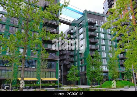 London Uk A View Of Embassy Gardens Legacy Buildings And Suspended Transparent Acrylic Resident S Sky Pool As Seen From Nine Elms Lane Stock Photo Alamy