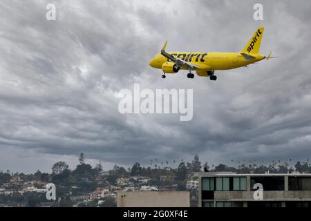 Spirit Airlines Airbus 320-271 on Final Approach to San Diego Airport in Southern California Stock Photo