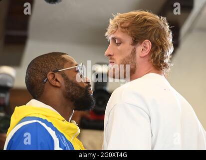 Miami Beach, FL, USA. 03rd June, 2021. Floyd Mayweather and Logan Paul face off during media availability ahead of their June 6th exhibition boxing match at Villa Casa Casuarina at the former Versace Mansion on June 03, 2021 in Miami Beach Florida. Credit: Mpi04/Media Punch/Alamy Live News Stock Photo