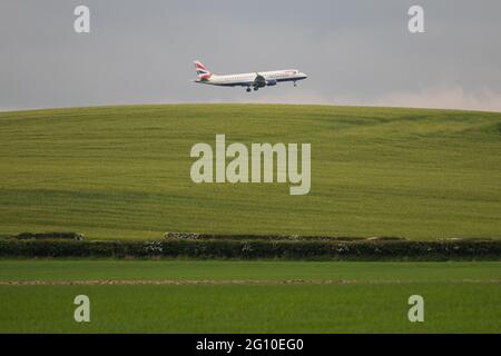 British Airways City Flyer Embraer final approach at Glasgow Airport Stock Photo
