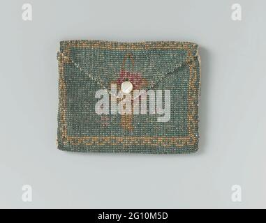 Small bag in an envelope model, completely woven from fine green-gray beads, with a pearl knot as a closure. Small bag in an envelope model, folding double with a seam along the two sides. The bag is completely woven from fine green-gray beads, with a golden yellow basket with pink flowers as a motif on the front and back, inside a golden-yellow beads. In the unlined valve a narrow notch, where the pearl knot can be inserted to close the bag. Lining of ecru-colored moire linen. In the bag a double-folded powder cushion of wodening satin and velvet, which still powder (see B). Stock Photo