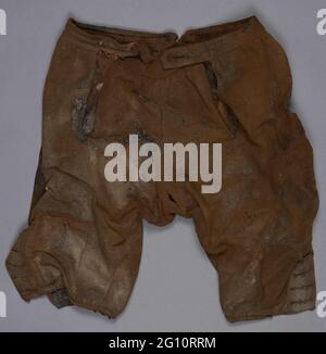 Knee pants, brown, with flap closure 