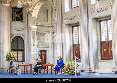 Amsterdam, Netherlands. 04th June, 2021. Princess Beatrix of the Netherlands presentsthe Silver Carnations from the Prince Bernhard Cultuurfonds to Joop and Janine van den Ende on Friday morning, June 4, 2021, Amsterdam, Netherlands, in the Royal Palace Amsterdam. Both the 2021 and 2020 laureates will receive their Zilveren Carnation. Due to the outbreak of the corona virus, the presentation of the Silver Carnations could not take place last year. Photo by Robin Utrecht/ABACAPRESS.COM Credit: Abaca Press/Alamy Live News Stock Photo