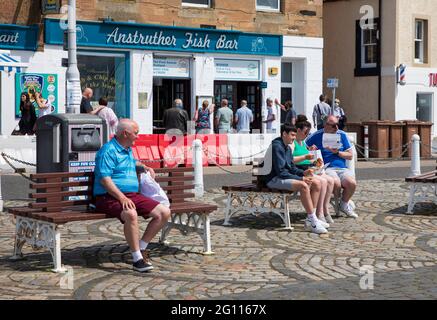 Anstruther, Fife coast, Scotland, UK weather. 4h June 2021. Sunshine and warm with temperature of 15 degrees centigrade, real feel 17. Credit: Arch White/Alamy Live News. Stock Photo