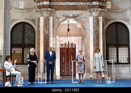 Amsterdam, Niederlande. 04th June, 2021. Princess Beatrix of The Netherlands at the Royal Palace in Amsterdam, on June 04, 2021, to hand out the Silver Carnations of the Prince Bernhard Cultuurfonds to people who have made a voluntary and unpaid contribution to culture or nature Credit: Albert Nieboer/Netherlands OUT/Point de Vue OUT/dpa/Alamy Live News Stock Photo