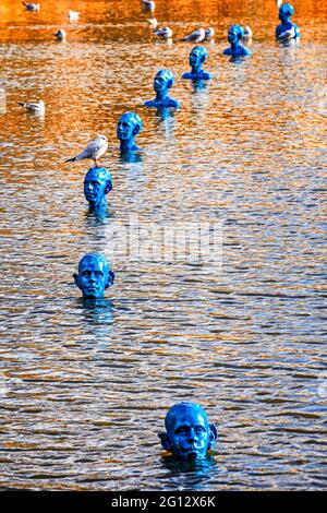 FRANCE. PARIS (75). 29 SCULPTURES FROM THE ARGENTINIAN PEDRO MARZORATI'S 'WHERE THE TIDES EBB AND FLOW' IN THE MONTSOURIS PARK'S LAKE. IT DEPICTS THE Stock Photo