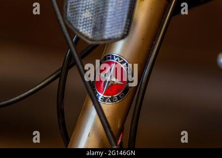 A vintage Schwinn Traveler 12 speed bicycle from 1975 Stock Photo