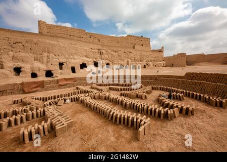Brickyard with the historical Naryn Castle in the background in the old town Meybod, Iran Stock Photo