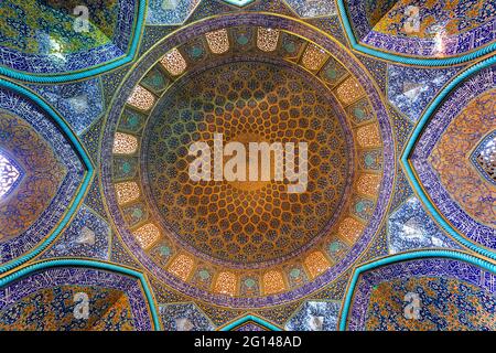 Dome of Sheikh Loftollah Mosque covered with glazed tiles in Isfahan, Iran Stock Photo