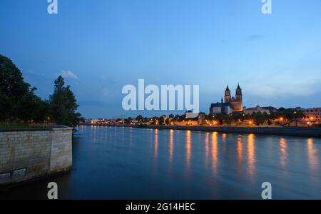 Magdeburg, Germany. 04th June, 2021. Night falls in the capital of Saxony-Anhalt. On 06 June 2021, a new state parliament will be elected in the state. Credit: Klaus-Dietmar Gabbert/dpa-Zentralbild/dpa/Alamy Live News Stock Photo