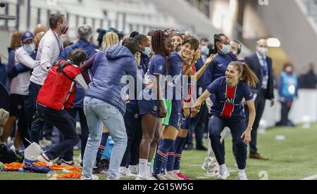 Paris, France. 04th June, 2021. Players of the PSG celebrate during the Women's French championship D1 Arkema football match between Paris Saint-Germain and Dijon FCO on June 4, 2021 at Jean Bouin stadium in Paris, France - Photo Loic Baratoux / DPPI Credit: DPPI Media/Alamy Live News Stock Photo