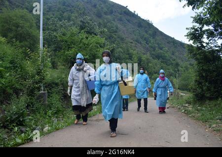 Kashmir, India. 5th June 2021. Health workers arriving for a special drive to vaccinate farmers at work. Credit: Majority World CIC/Alamy Live News Stock Photo