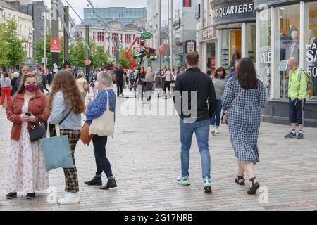 Cork, Ireland. 5th June, 2021. Hundreds Take To Cork City in Warm Weather, Cork, Ireland. Hundreds of Shoppers took to Cork city today to enjoy the sunshine and atmosphere throughout the city. Large queues could be seen outside most stores, restaurants and cafes. Credit: Damian Coleman/Alamy Live News Stock Photo