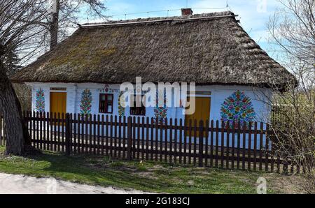 Zalipie, Poland. 05th Apr, 2021. View of a typical Zalipian cottage.The village of Zalipie is known for its custom of hand-painted huts. The characteristic floral patterns can be found on most houses in the village. Credit: SOPA Images Limited/Alamy Live News Stock Photo