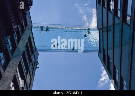 London, UK. 05th June, 2021. People are seen swimming in a newly opened Sky Pool in London. A completely transparent swimming pool suspended 35 meters above ground between two apartment buildings next to the US Embassy in Nine Elms, the Sky Pool is believed to be the world's first swimming pool of its kind and is open to residents only. (Photo by Vuk Valcic/SOPA Images/Sipa USA) Credit: Sipa USA/Alamy Live News Stock Photo