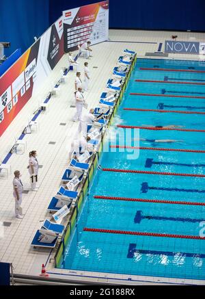 Berlin, Germany. 05th June, 2021. Swimming: German championship, decision, 1500 m freestyle, men, swimming and diving hall in the Europa-Sportpark. Participants swim lanes under control of the judges. Credit: Andreas Gora/dpa/Alamy Live News Stock Photo