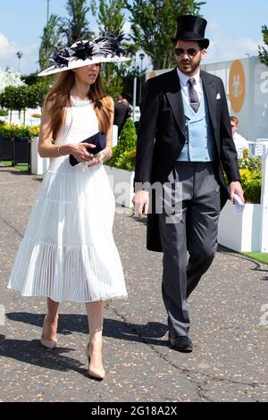 Epsom, UK. 5th June, 2021. A crowd of 4,000 people at Epsom racecourse for the 2021 Epsom Derby run over a distance of one mile, four furlongs and 6 yards. Derby day at Epsom. Credit: Mark Thomas/Alamy Live News Stock Photo