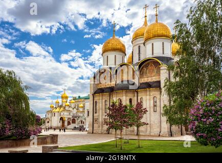 Dormition (Assumption) Cathedral overlooking Annunciation cathedral, Moscow Kremlin, Russia. Scenic view of old Russian Orthodox churches in Moscow ce Stock Photo