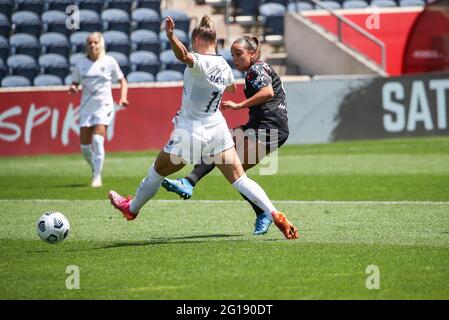 Chicago Red Stars forward Mallory Pugh (9) kicks the ball during a NWSL match against the North Carolina Courage at SeatGeek Stadium, Saturday, June 5 Stock Photo