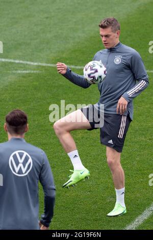 Seefeld, Austria. 06th June, 2021. Soccer: National team, training camp. Germany's Matthias Ginter in action during training. Credit: Federico Gambarini/dpa/Alamy Live News Stock Photo