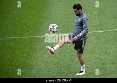 Seefeld, Austria. 06th June, 2021. Football: National team, training camp. Germany's Ilkay Gündogan in action during training. Credit: Federico Gambarini/dpa/Alamy Live News Stock Photo