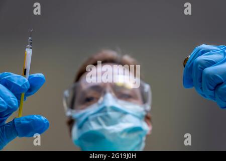 A nurse prepares the vaccine against the Coronavirus Covid-19 to inoculate it to a patient Stock Photo