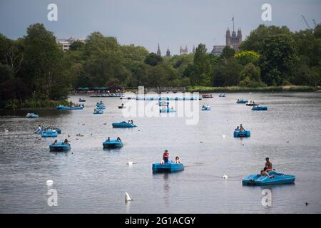 Visitors ride pedalo boats on the Serpentine in Hyde Park, London, as the warm weather continues. Picture date: Sunday June 6, 2021. Stock Photo