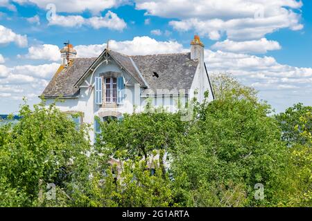 Brittany, Ile aux Moines island in the Morbihan gulf, a traditional house by the sea Stock Photo