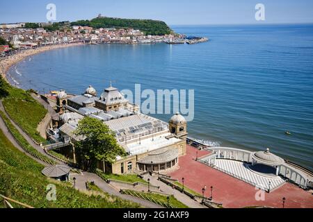 Scarborough south bay and south sands from the Esplanade above the South Cliffs including Scarborough Spa and Scarborough castle Stock Photo