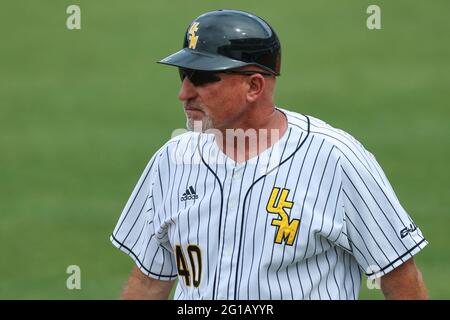 Oxford, MS, USA. 04th June, 2021. Southern Miss head coach Scott Berry during NCAA Regional baseball game between Southern Miss and Florida State at Swayze Field in Oxford, MS. Bobby McDuffie/CSM/Alamy Live News Stock Photo