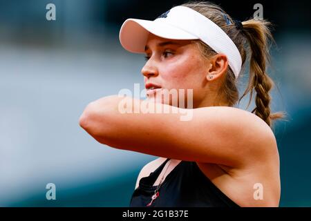 Paris, France. 06th June, 2021. Tennis: Grand Slam/WTA Tour - French Open, Women's singles, 3rd round, Williams (USA) - Rybakina (Kazakhstan). Elena Rybakina in action. Credit: Frank Molter/dpa/Alamy Live News Stock Photo