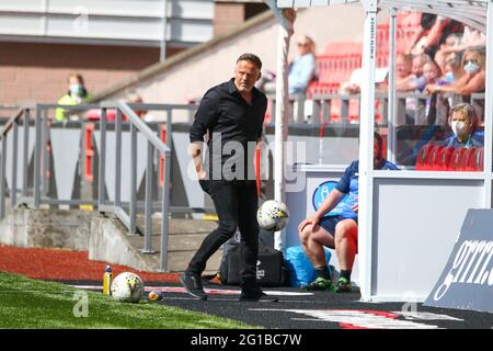 Cumbernauld, UK. 06th June, 2021. Glasgow City head coach, Scott Booth during the Scottish Building Society Scottish Women's Premier League 1 Fixture Glasgow City FC vs Rangers FC, Broadwood Stadium, Cumbernauld, North Lanarkshire, 06/06/2021 | Credit: Colin Poultney/Alamy Live News Stock Photo