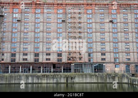 Restoration work and the building of luxury apartments at Tobacco Warehouse in Liverpool Stock Photo